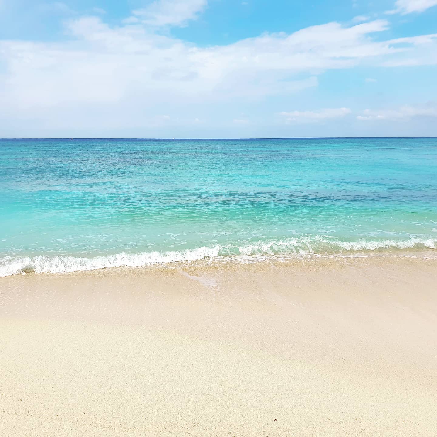 Le weekend 😎🏖☀️
.
.
.
.
.
#blue #bleu #beach #beachlife #ocean #weekendescape #weekendvibes #weekend #island #islandvibes #naturephotography #nature #freedom #space #freshair #plage #beautiful #feetinthesand #windinmyhair #japon #japan #okinawa